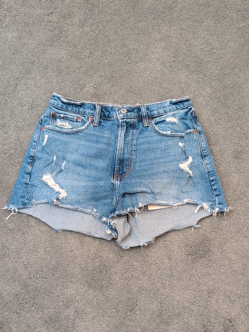 Abercrombie & Fitch The Mom Shorts high Rise.  Curve Love Size 29